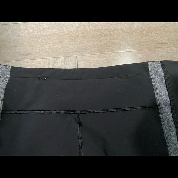 Lululemon leggings with side and back pockets. Size 10 black with gray design. - Picture 8 of 9